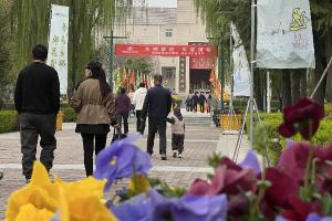 慎终追远传孝道 文明祭扫树新风 ——市奉正塬殡仪馆2025年清明祭扫服务保障工作 安全文明有序推进